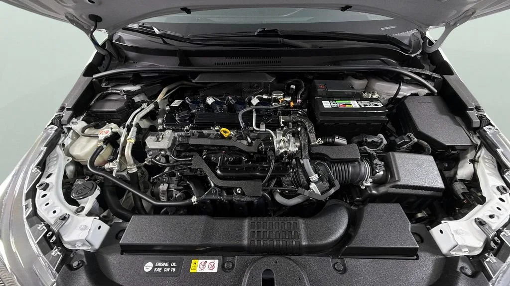 Used 2022 Off-white Toyota SE image 33