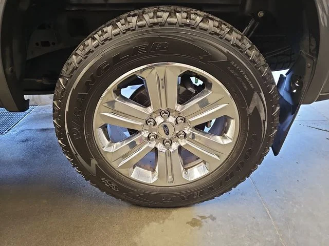 Used 2020 Gray Ford Lariat image 32