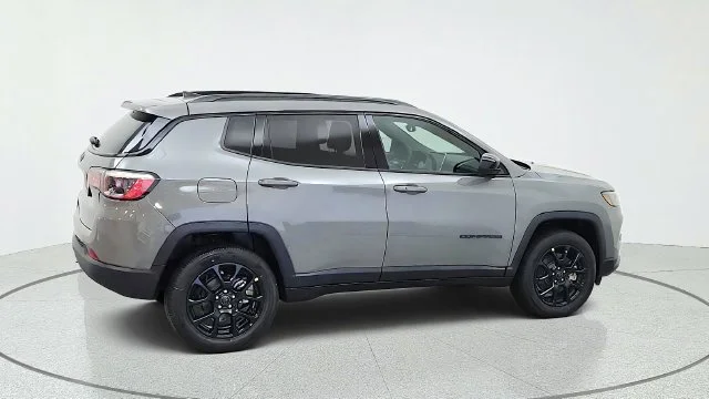 New 2027 Sting-Gray Clear-Coat Paint Jeep Latitude image 12