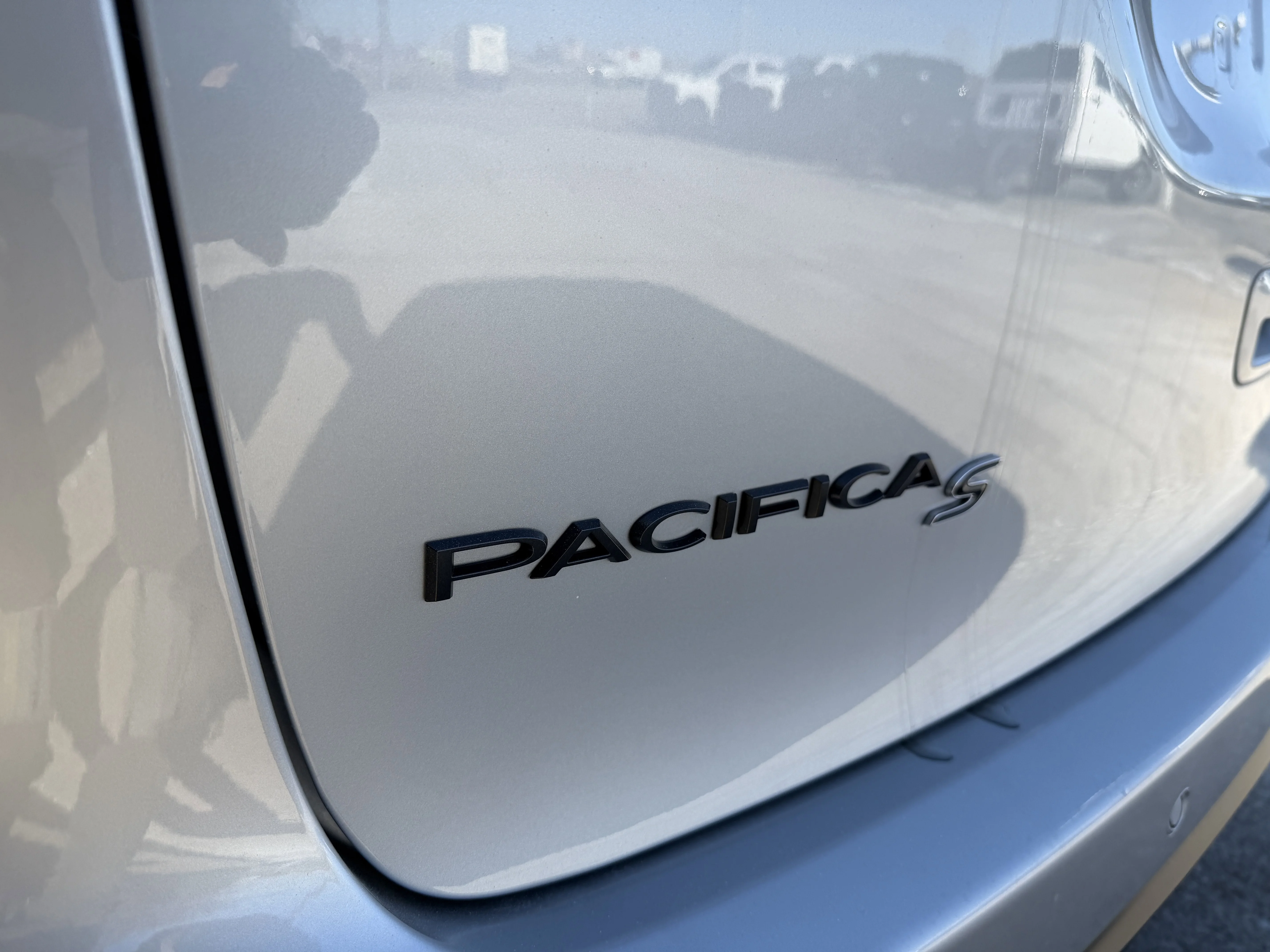 New 2026 Silver Mist Clear-Coat Exterior Paint Chrysler Limited image 9