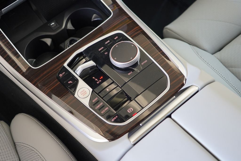New 2026 Black Sapphire Metallic BMW sDrive40i image 25