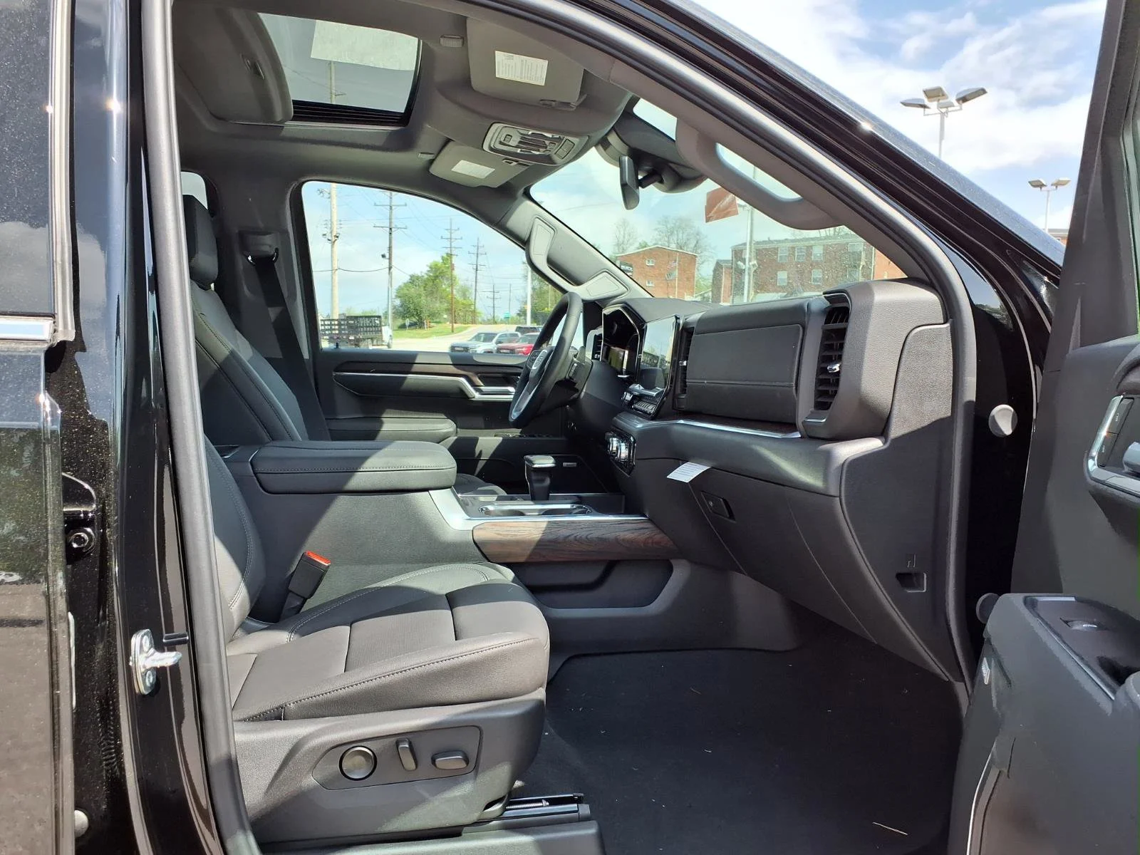 2026 GMC Sierra 1500 SLT - Photo 21