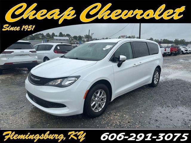 2023 Chrysler Voyager LX's photo