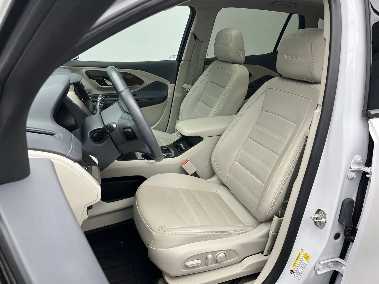 Used 2024 White Frost Tricoat GMC Denali image 11