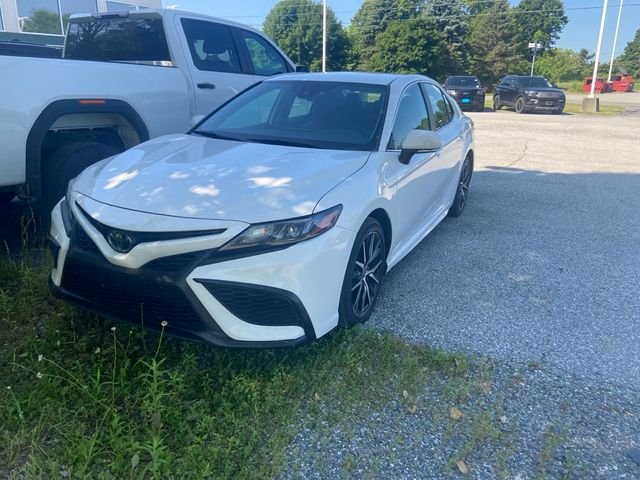 Used 2023 White Toyota SE image 3