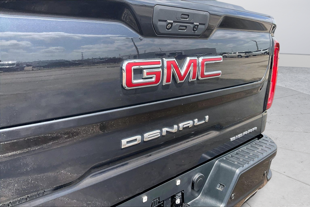 Used 2020 Black GMC Denali image 29