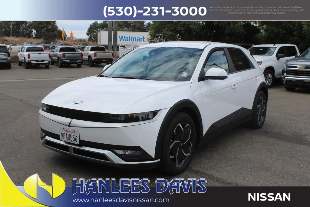 Used 2024 White Hyundai SEL image 3