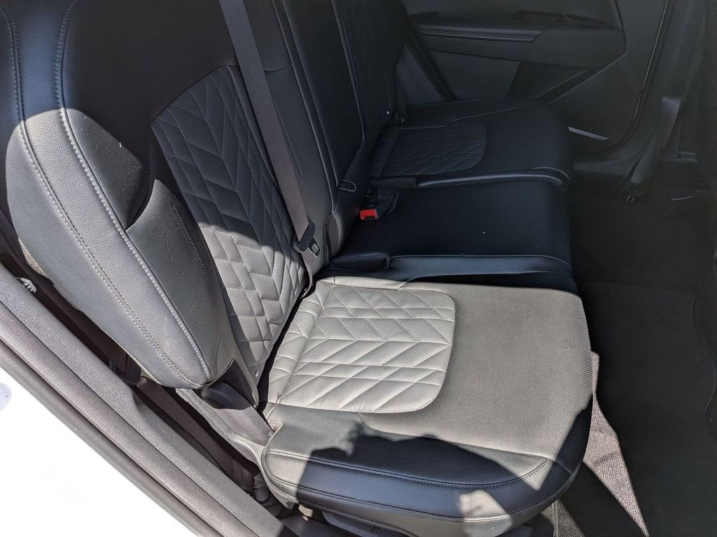 Used 2023 White Kia X-Line image 23