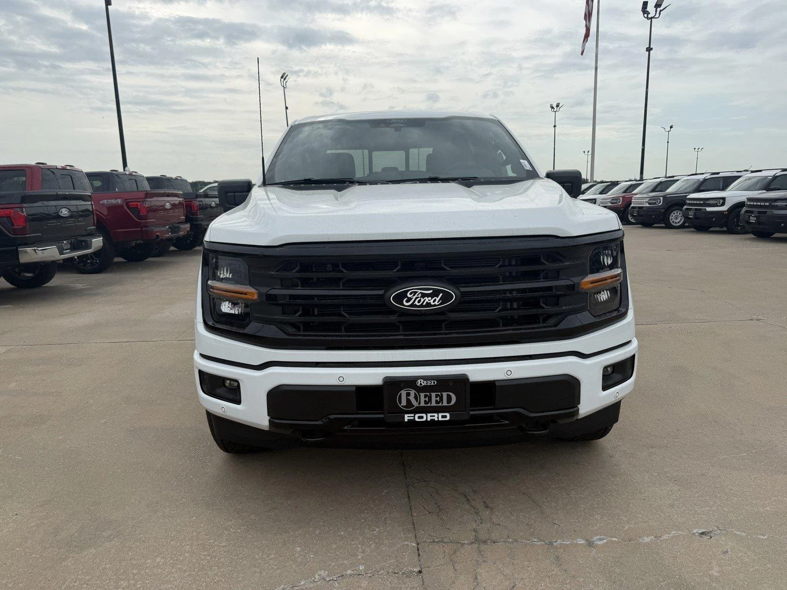 New 2026 Oxford White Ford XLT image 3