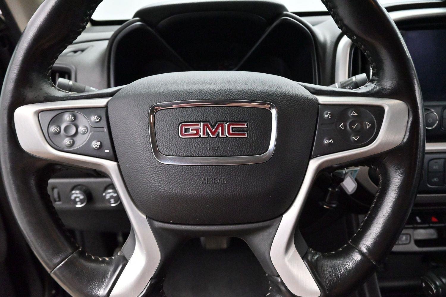 Used 2019 Onyx Black GMC 4WD SLT image 17