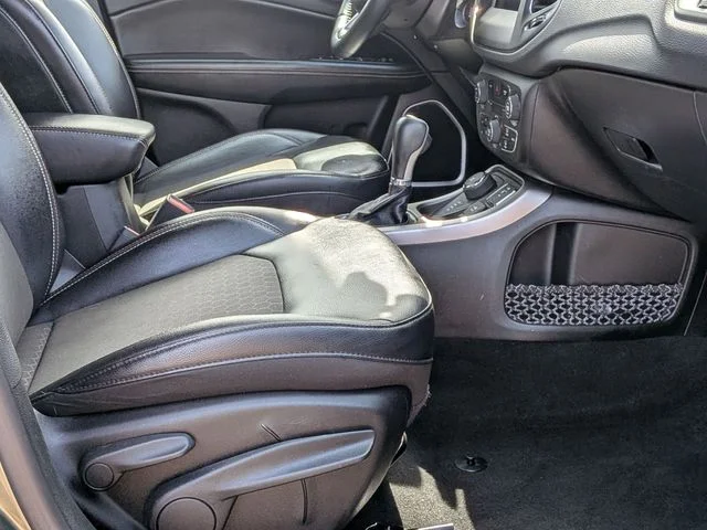 Used 2017 Green Jeep Latitude image 24