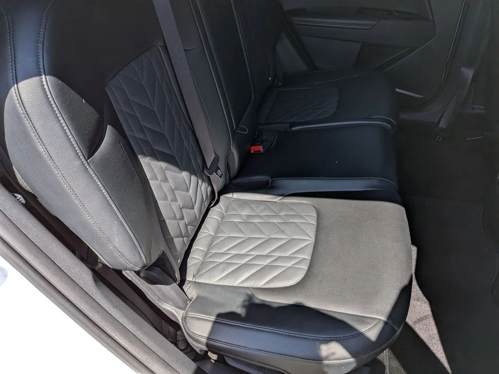 Used 2023 White Kia X-Line image 23