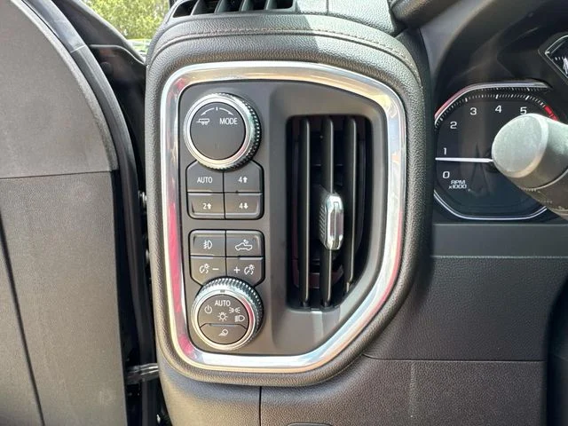 Used 2022 Black GMC AT4 image 27