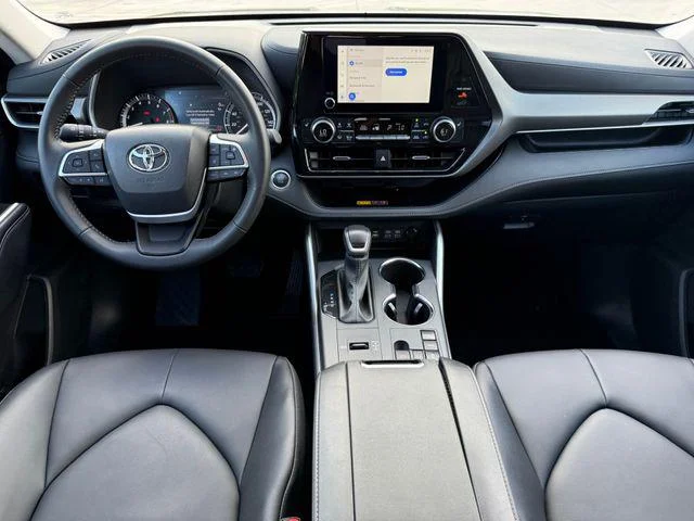 Certified Used 2025  Toyota XLE image 51