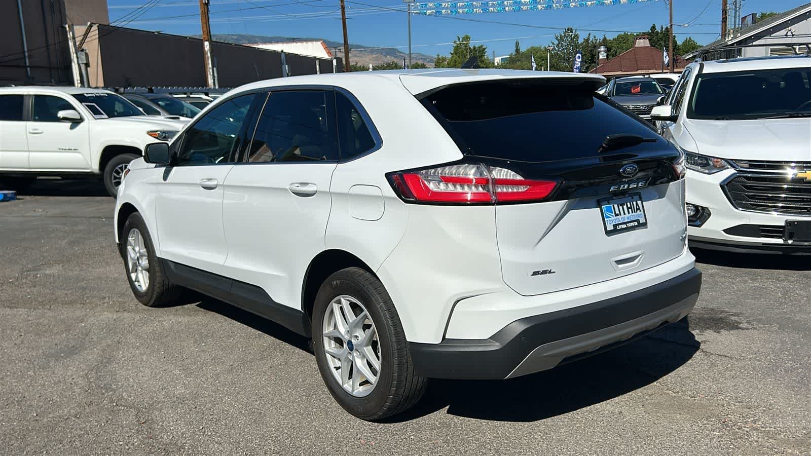 Used 2021 Oxford White Ford SEL image 7