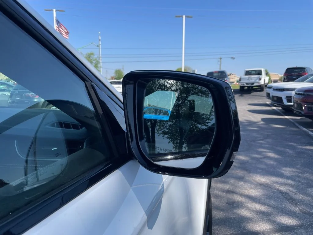Used 2024 White Jeep Altitude image 14