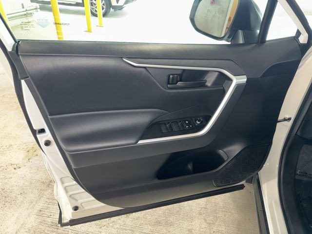 Used 2023 Ice Toyota LE image 17
