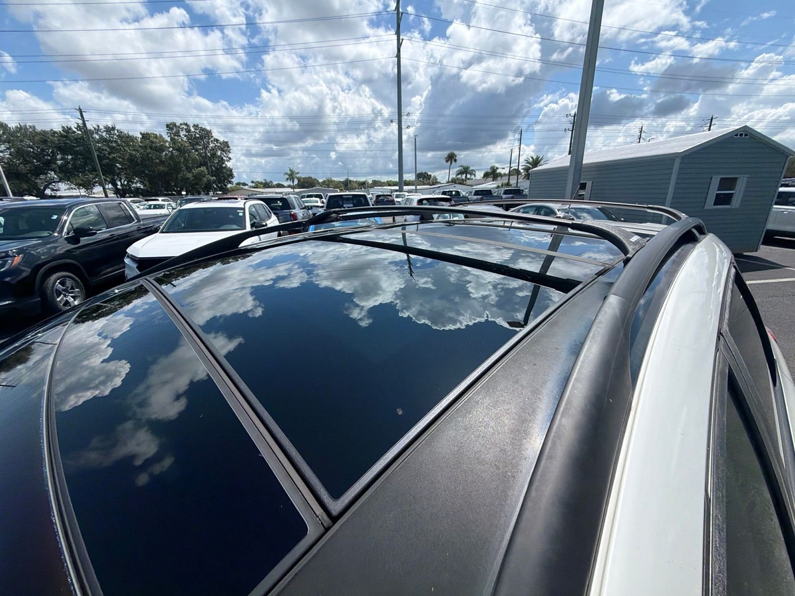 Used 2012 White Nissan SL image 17