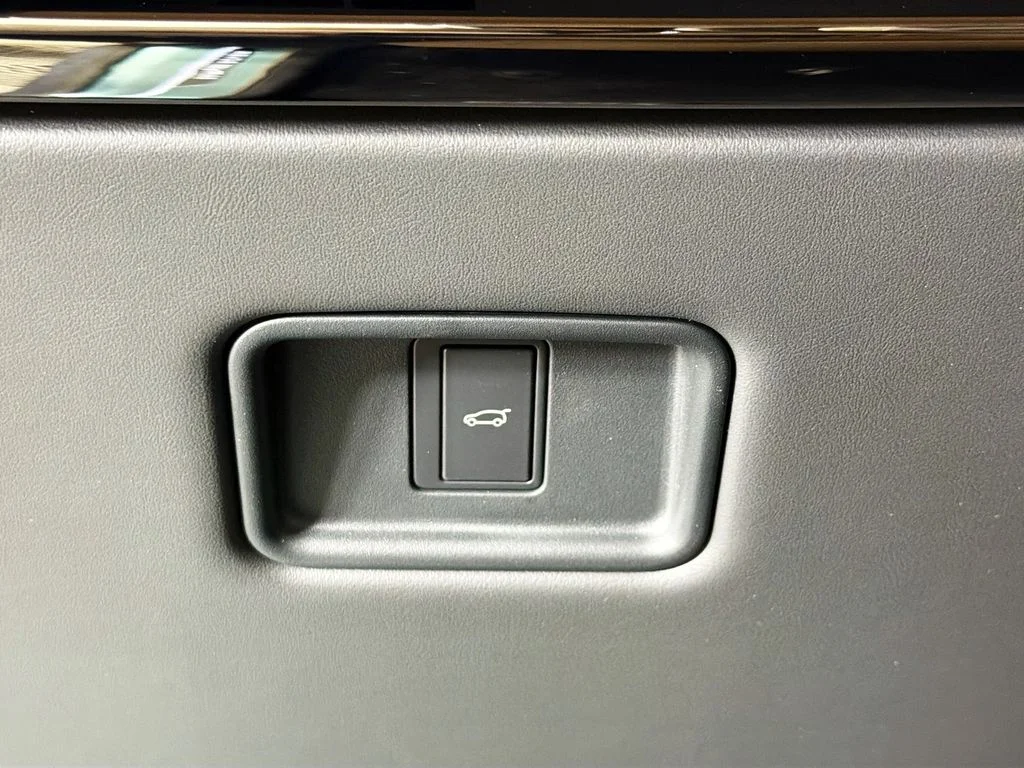 New 2026 Varesine Blue Land Rover SE image 10