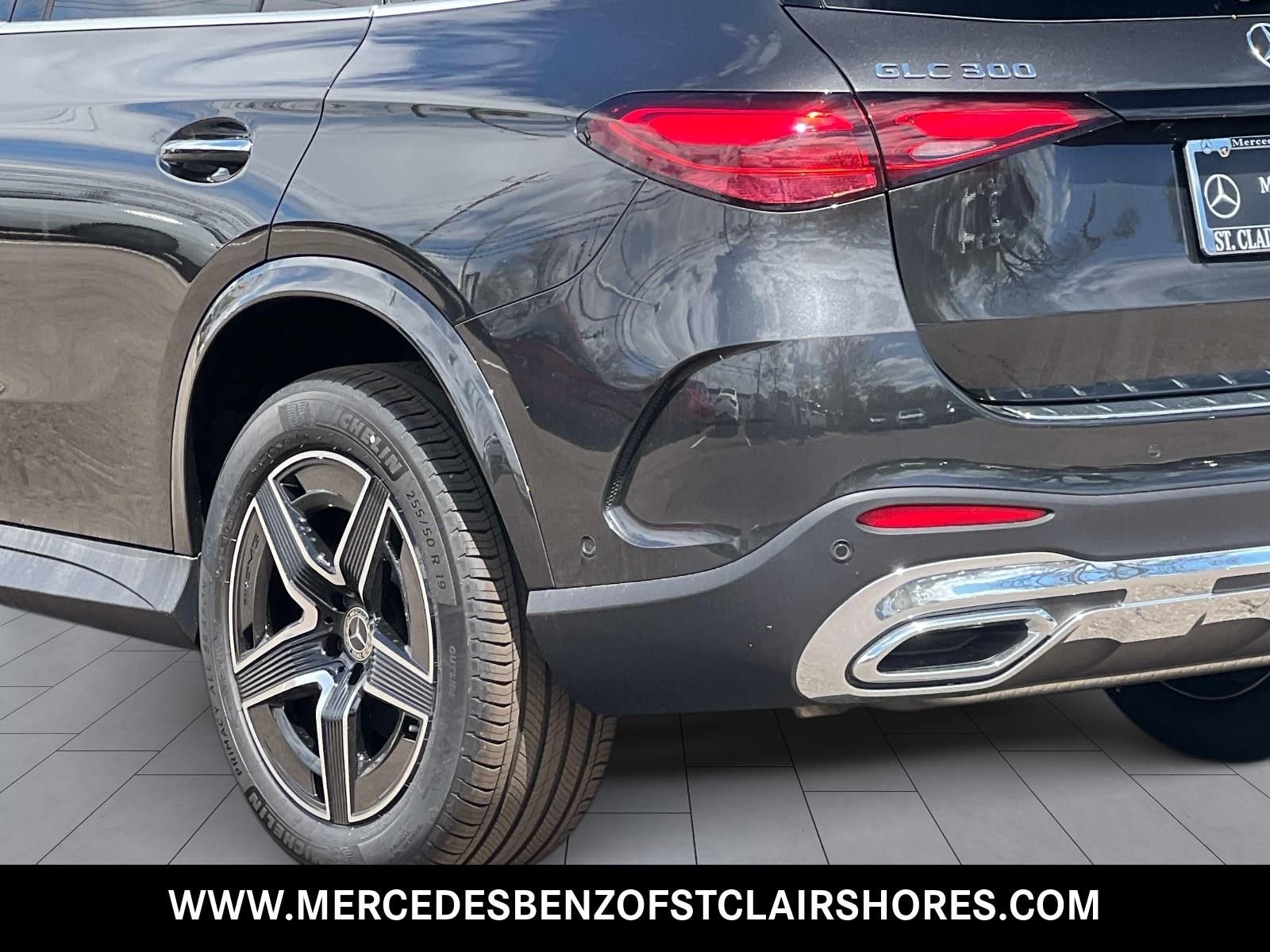 New 2026 Graphite Grey Metallic Mercedes-Benz GLC 300 image 4