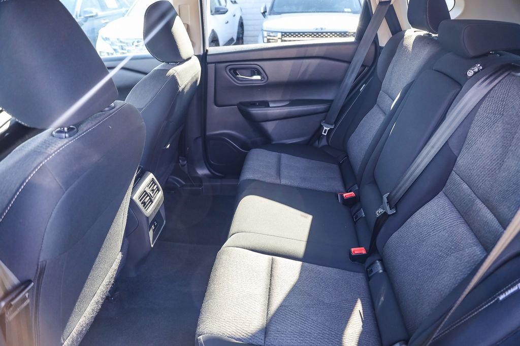 2024 Nissan Rogue SV - Photo 16