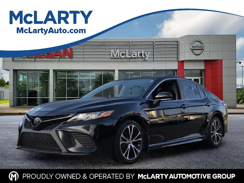 Used 2019 Midnight Black Metallic TOYOTA SE AUTO image 1