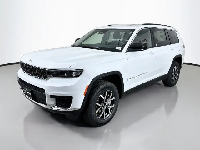 New 2027 White/off-white Jeep Laredo X image 3