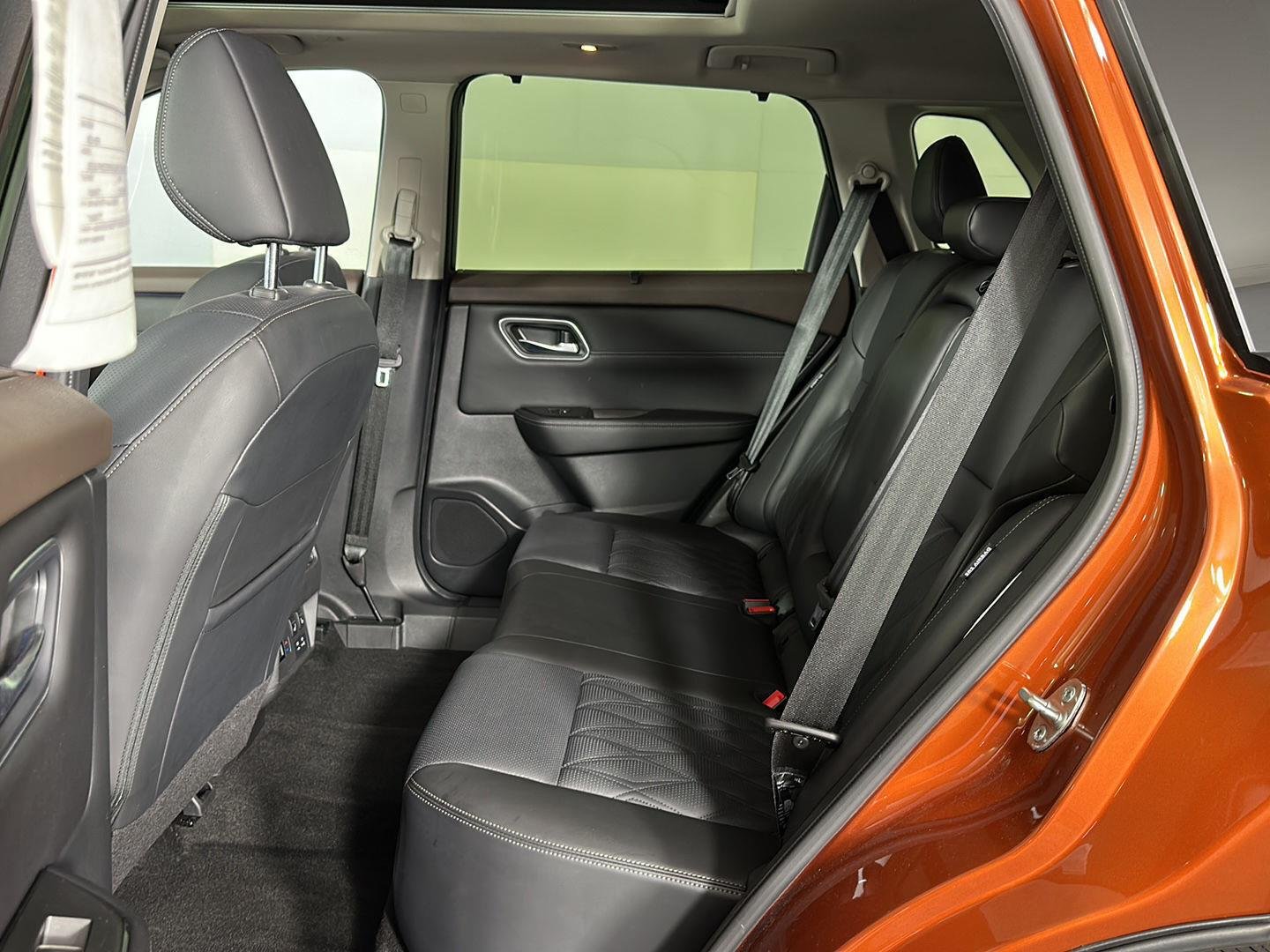 Used 2023 Sunset Drift Chromaflair/Super Black Nissan Platinum image 22