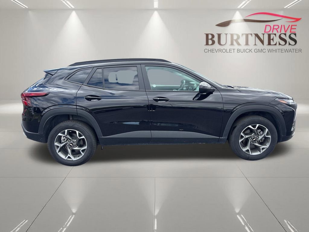 2025 Chevrolet Trax LT - Photo 9