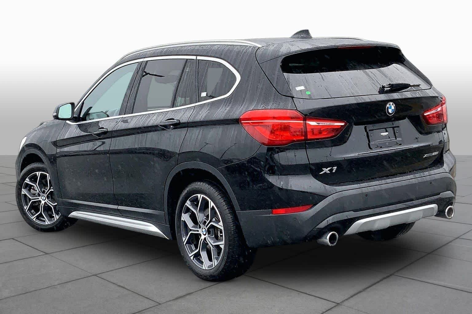 Used 2022 Jet Black BMW xDrive28i image 11