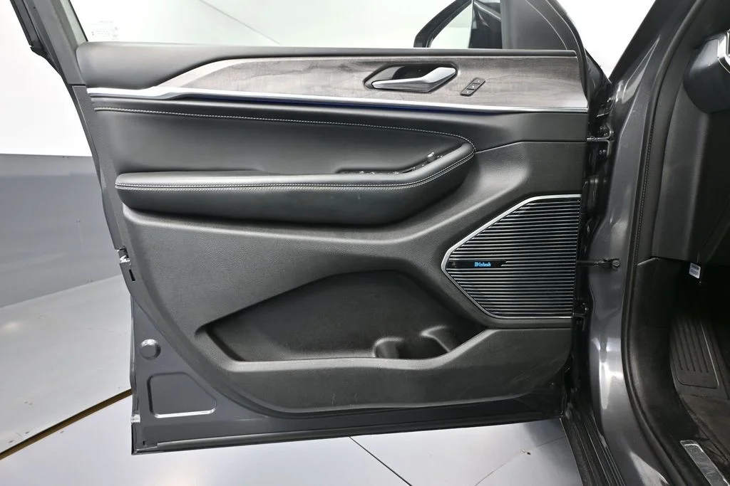 Used 2023 Gray Jeep Overland 4xe image 14