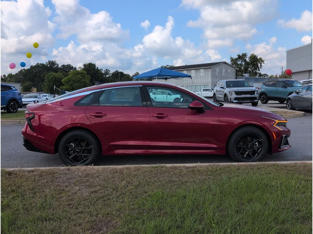 2025 Kia K5 LXS - Photo 6