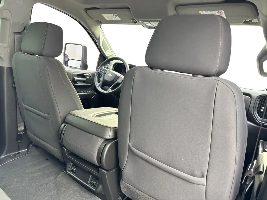 Used 2022 Silver Chevrolet Custom image 40