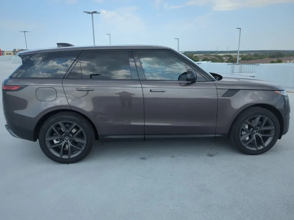Used 2025 Charente Grey Premium Metallic Land Rover SE image 8