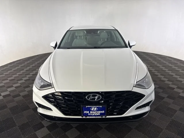 Used 2023 White Hyundai SEL image 3