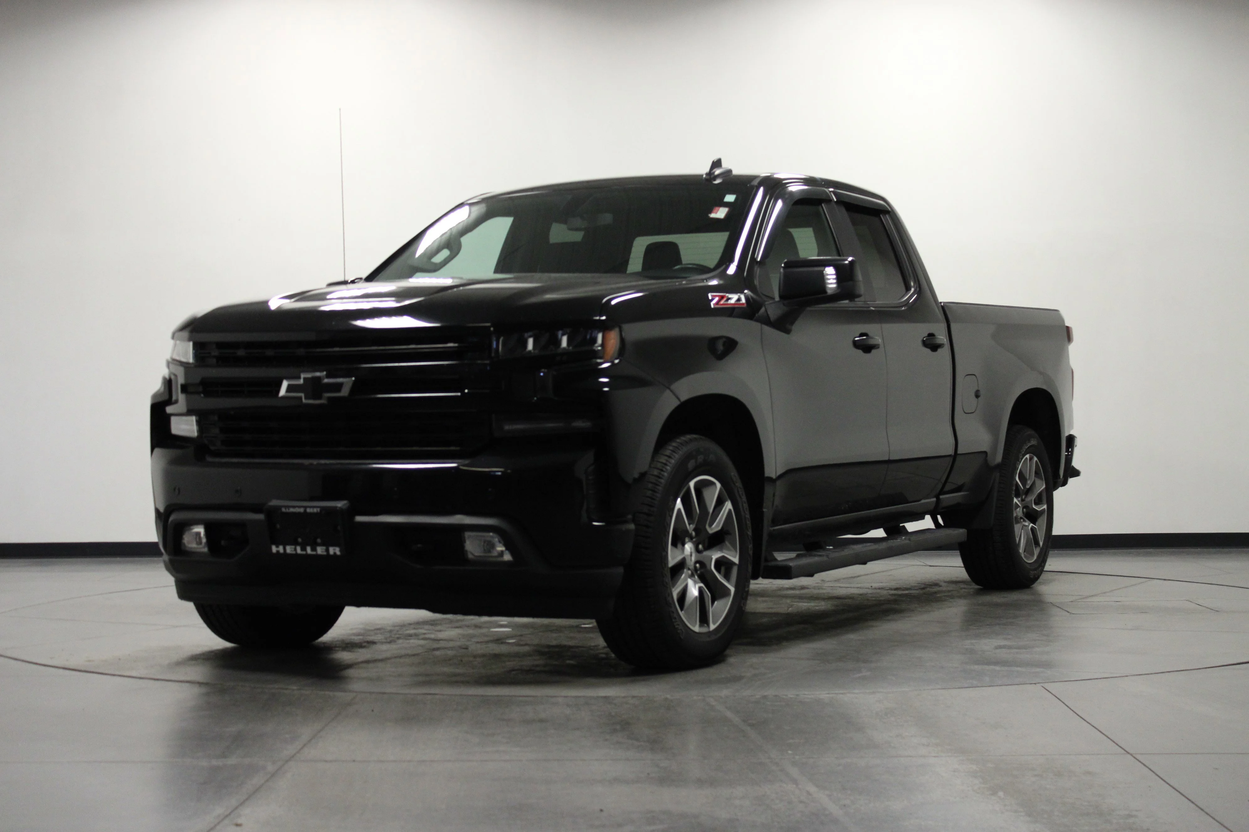 Used 2019 BLACK Chevrolet RST image 7