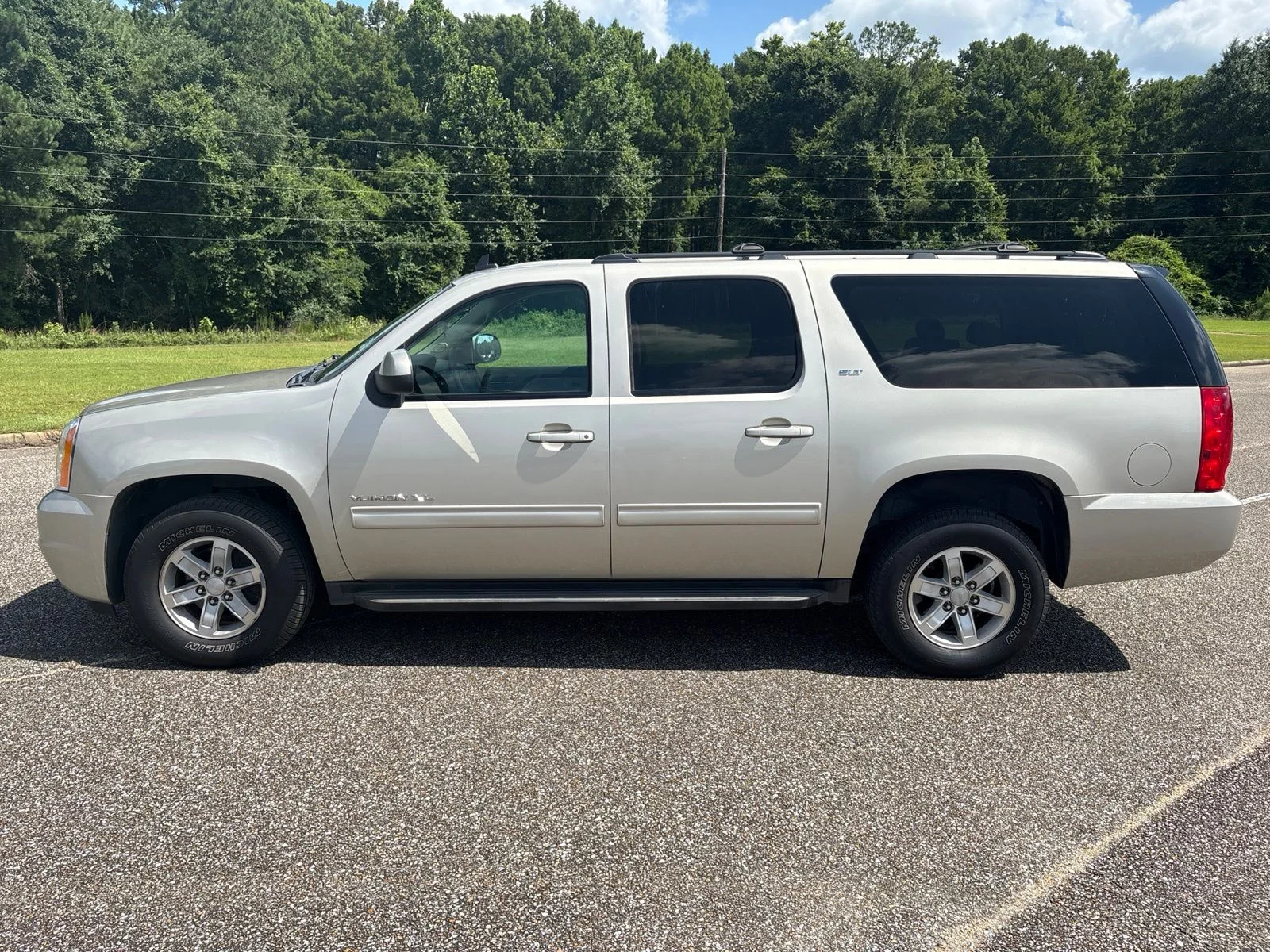 2013 GMC Yukon 2WD 1/2 Ton SLT (4SA)'s photo