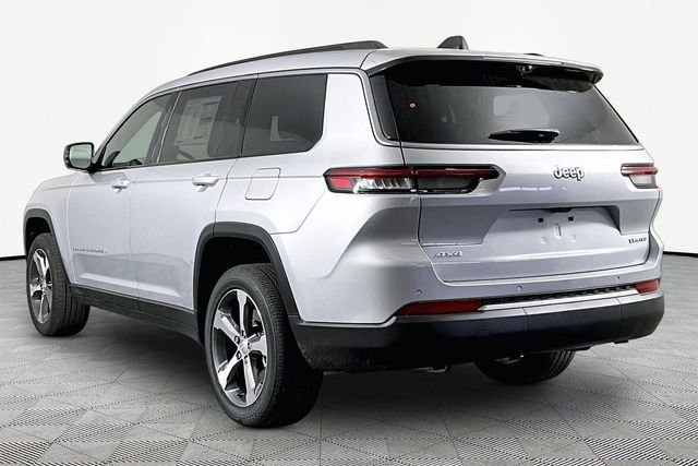 New 2026 Silver Zynith Exterior Paint Jeep Limited image 4