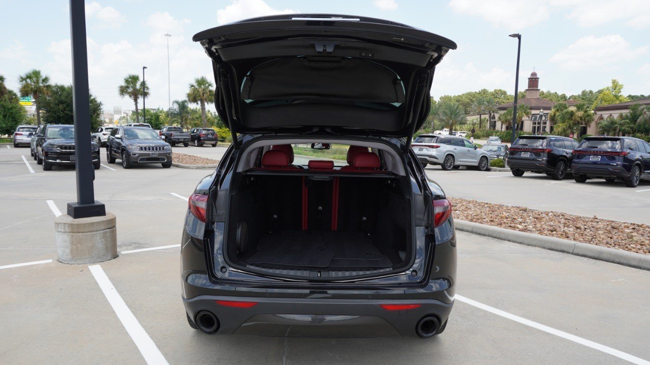Used 2018 Black Alfa Romeo  image 38