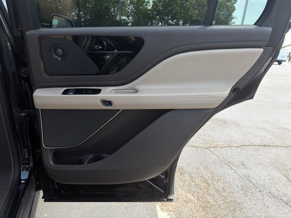 Used 2021 Black Lincoln Reserve image 24