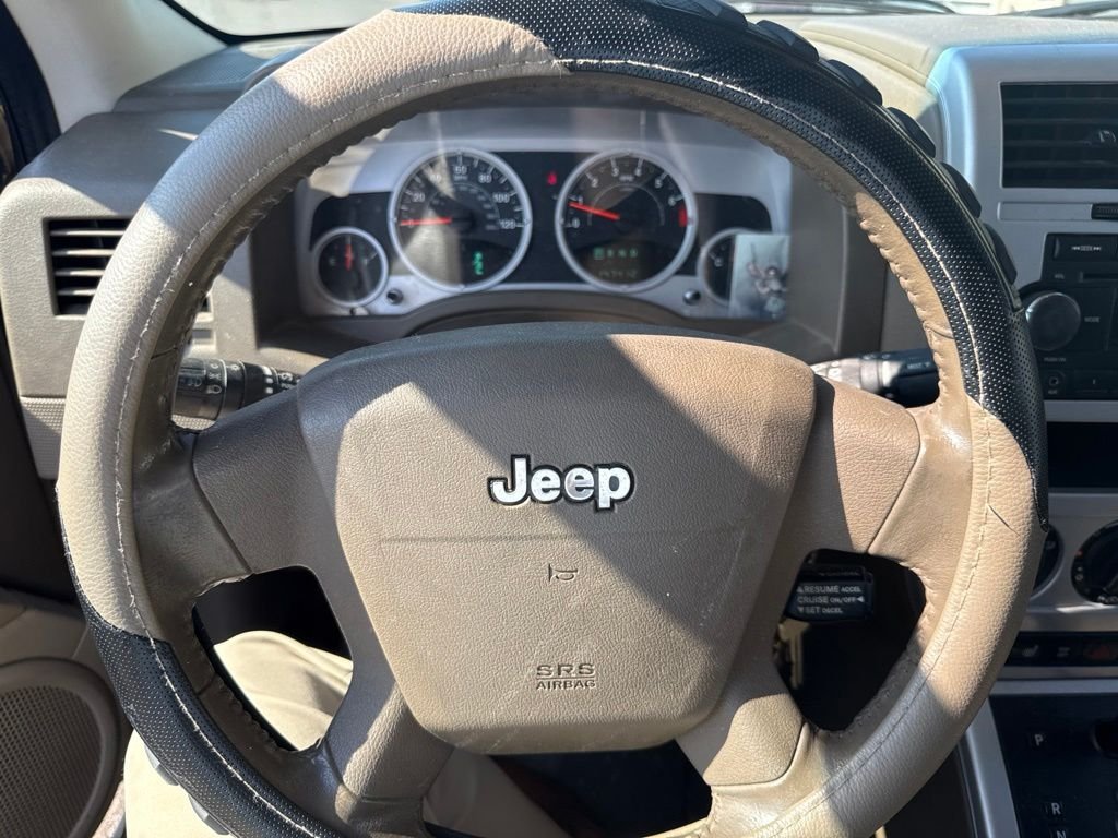 Used 2008 Beige Jeep Limited image 4