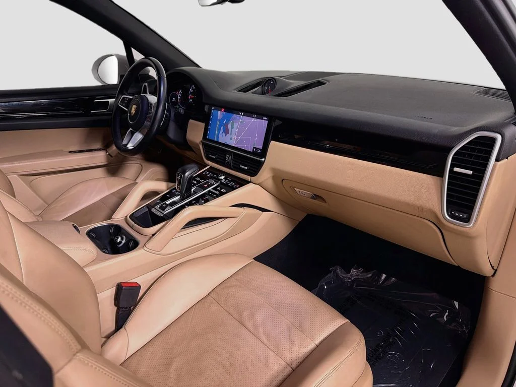 Used 2019  Porsche Base image 30