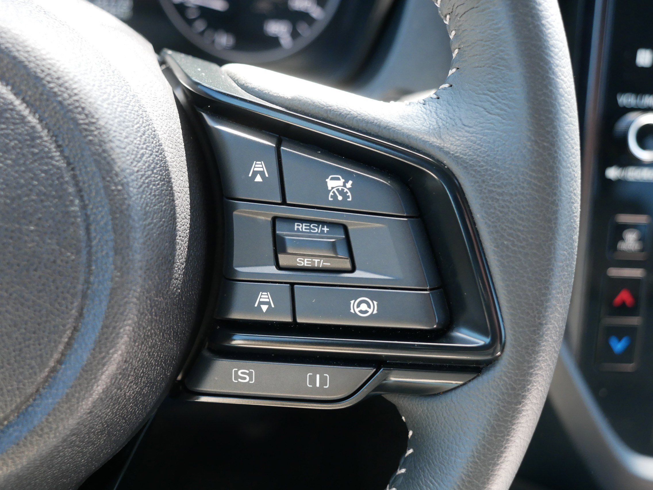 Used 2025 Crystal Black Silica Subaru Premium image 30