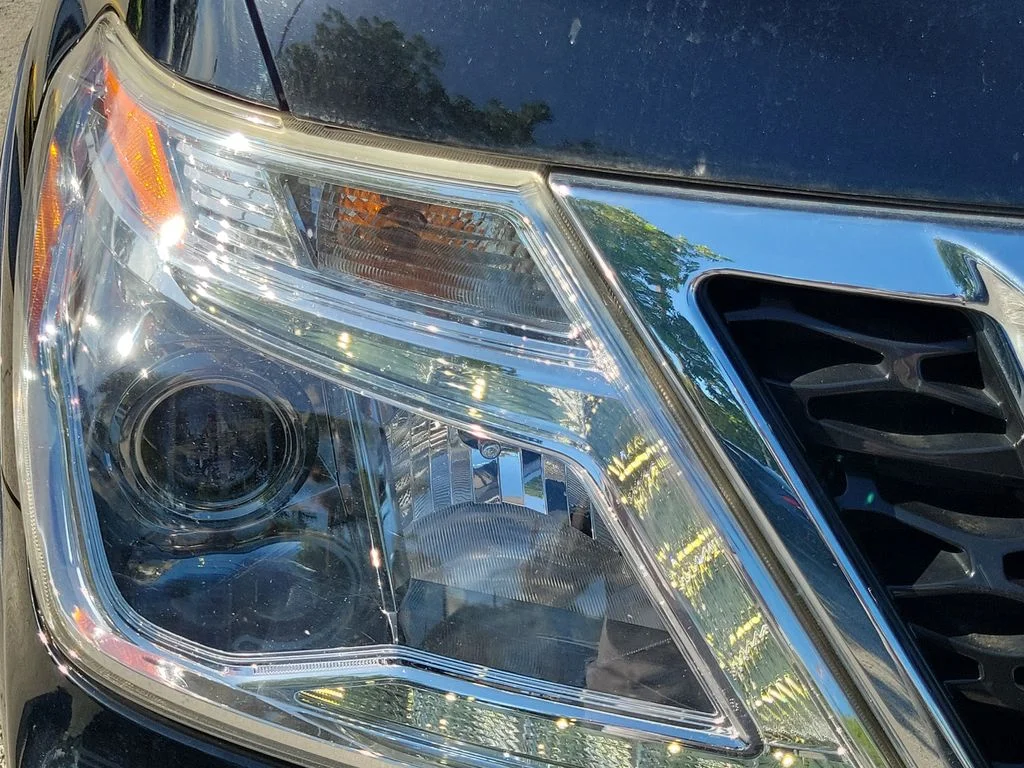 Used 2018 Black Nissan SL image 10