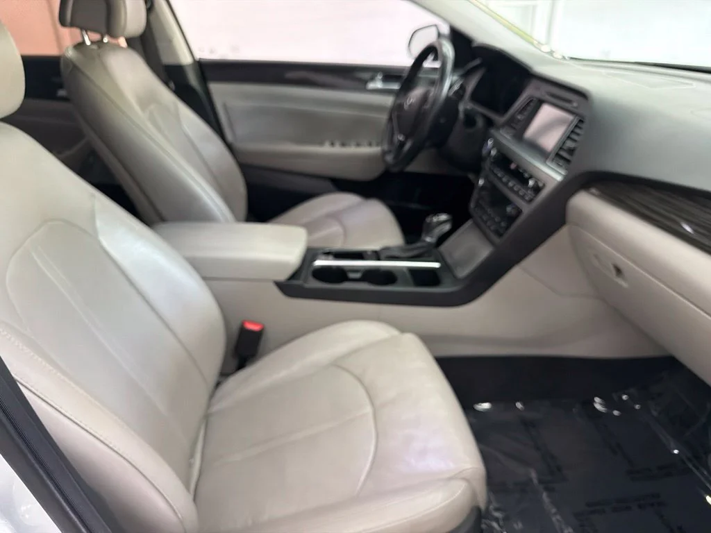 Used 2015 Silver Hyundai Limited image 30