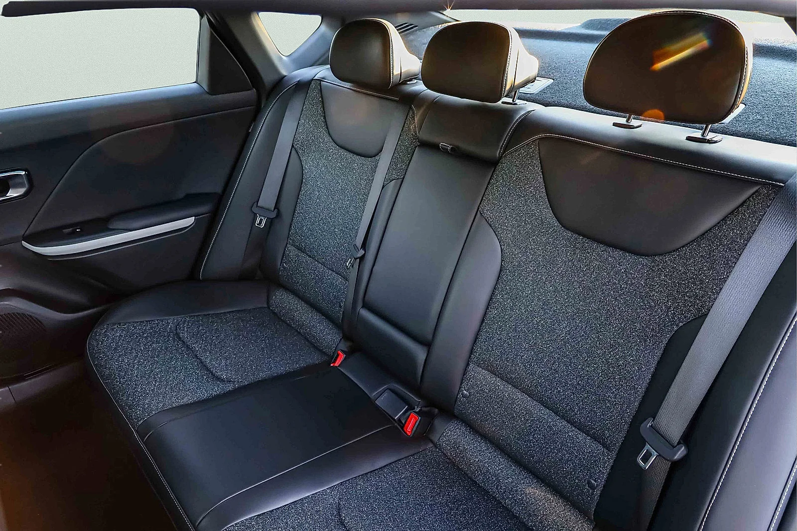Certified Used 2025 Snow White Pearl Kia GT-Line image 20