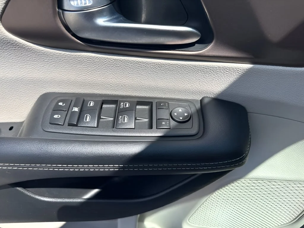 Used 2023 Silver Chrysler LX image 61