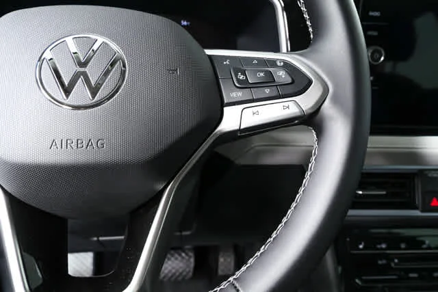 New 2026 Deep Black Pearl Volkswagen SE image 10