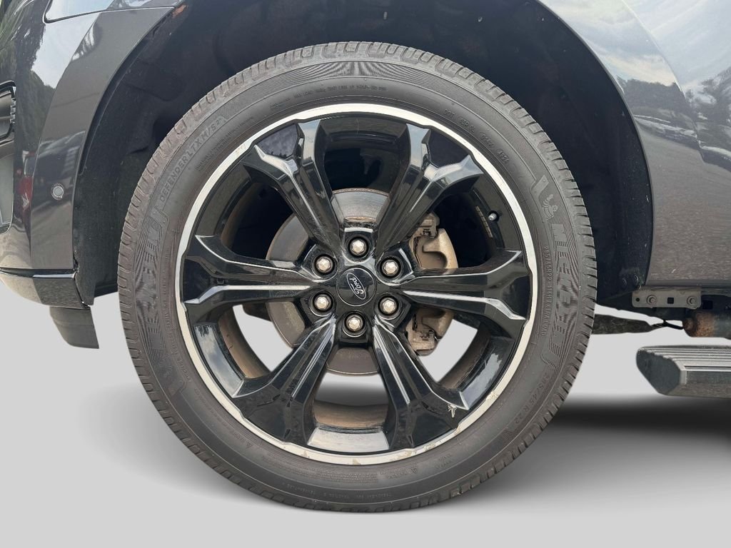 Used 2022  Ford Limited image 9