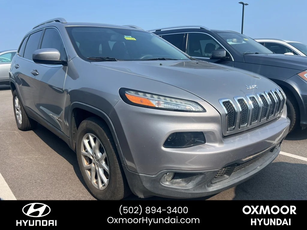 Used 2016 Billet Silver Metallic Clearcoat Jeep Latitude image 1